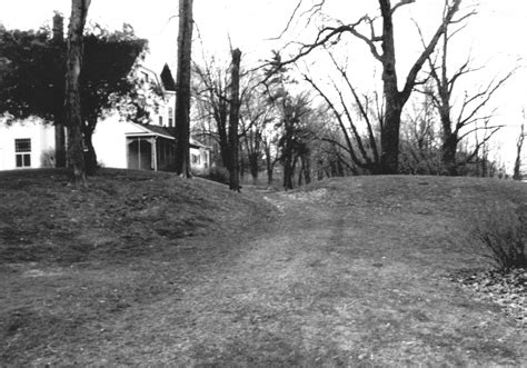 Mound Builders: A Travel Guide to the Ancient Ruins in the Ohio Valley