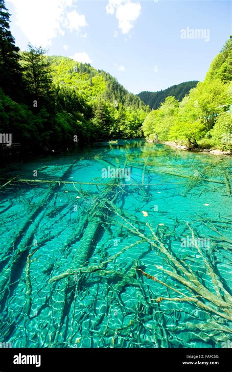 Colorful Lake In Jiuzhaigou Hi Res Stock Photography And Images Alamy