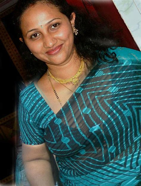 Housewife Photo Desi Mallu Hot Aunties Cleavage And Boobs Show
