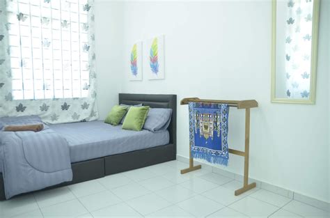 Ayer keroh ialah sebuah bandar yang terletak di mukim bukit katil, melaka, malaysia. Melaka Homestay