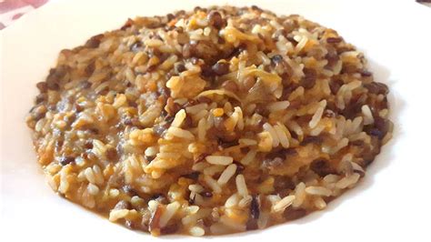 1prima di tutto prepariamo il soffritto, quindi mettiamo la carota e lo scalogno a pezzi nel boccale e tritiamo 5 secondi, velocità 5. Riso con lenticchie - Ricette Bimby