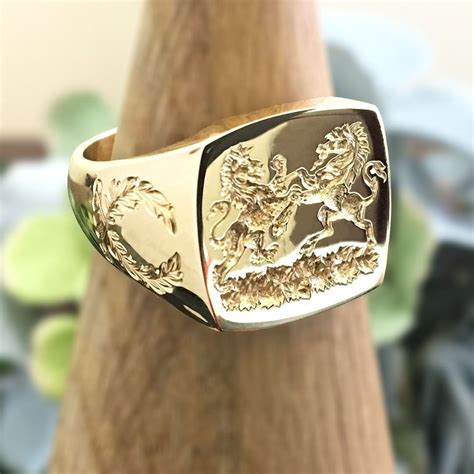 Which is the best engraving for an anniversary? Details matter...⠀ ⠀ College ring or men's ring with ...
