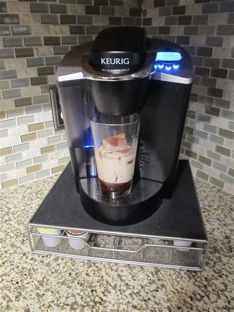 Keurig now offers a dedicated iced coffee button on its elite model coffee maker that brews a smaller, stronger cup of hot coffee so that the flavor doesn't get diluted when you pour it over ice. How to Make Ice Coffee With a Keurig, because when i do it ...