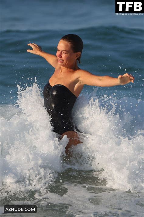 Lara Bingle Worthington Sexy Seen Flaunting Her Hot Figure At The Beach Alongside Phoebe Tonkin