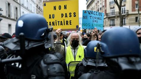 Manifestations Anti Pass Sanitaire Au Moins 1600 Policiers Et