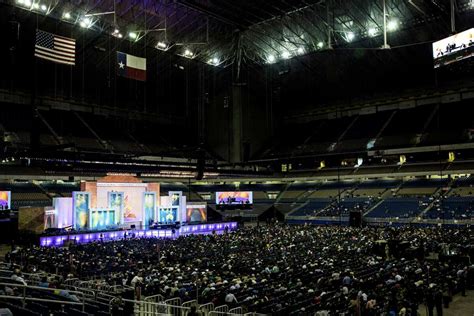 Thousands Fill Downtown For Seventh Day Adventist Conference