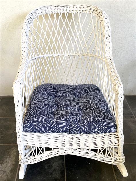 White Wicker Rocking Chair For Sale At 1stdibs Vintage White Wicker