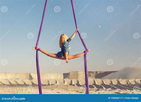 Woman Aerial Acrobat On Canvases Stock Image Image Of Circus Acrobatic