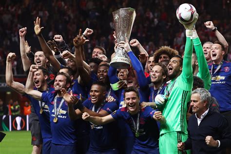 Emery gewann in diesem jahr bereits zum vierten mal die europa league. Manchester United lift Europa League trophy (Video)