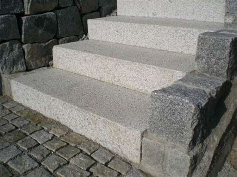 Look through examples of granitstufen translation in sentences, listen to pronunciation and learn grammar. Granittreppe / Granitstufe / Antik / Gespaltene Stufen ...