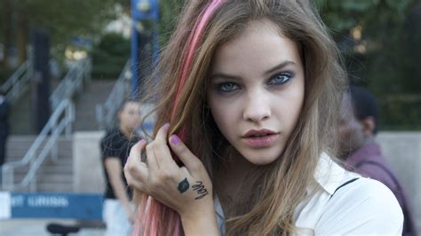 Barbara Palvin Women Dyed Hair Face Model Women Outdoors Painted Nails Looking At Viewer