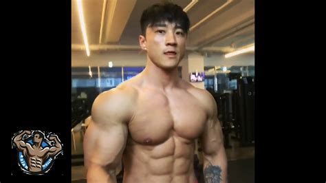 Korean Hunk Shows Muscle Youtube