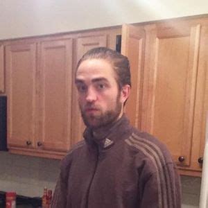 Tracksuit robert pattinson or track jacket robert pattinson is a reaction image macro meme featuring a behind the scenes photograph of actor robert pattinson in the film good time posted on. Micronauti: Tom Wheeler al lavoro su una nuova stesura ...
