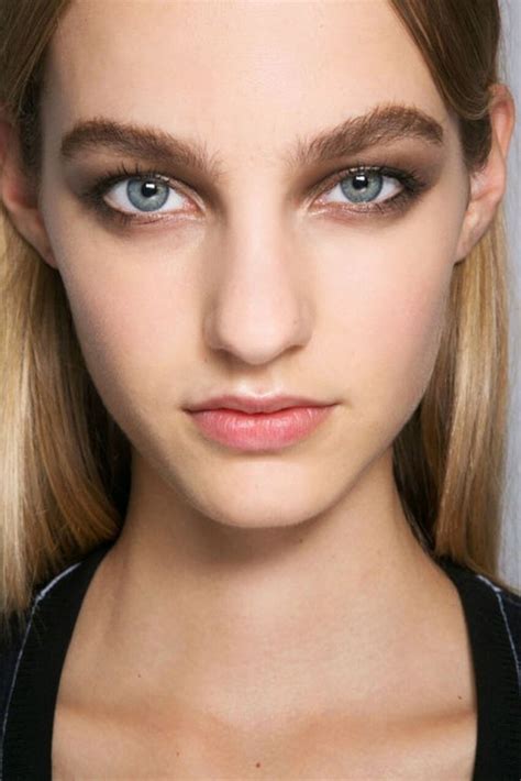 Hot Beauty Trend Bold Eyebrows
