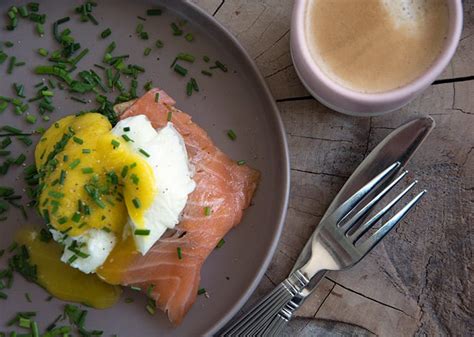 Use a stiff spatula to stir occasionally, while letting it heat evenly and set. Egg Florentine - opskrift på den klassiske caferet m røget ...