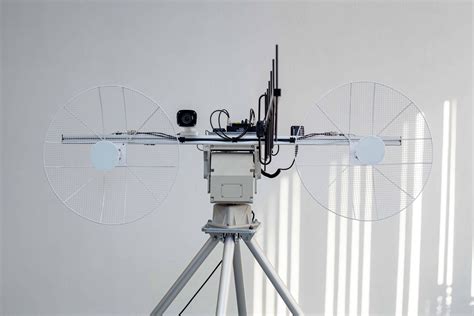Uav Tracking Antenna System Tracking Antenna To Maximize Radio Communication Range Between A