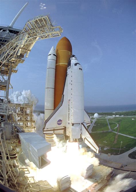 Space Shuttle Endeavour Roars Toward Orbit On The Sts 118 Flickr