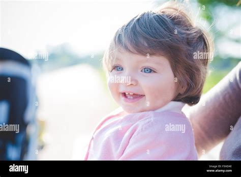 Niño Sonriente De Ojos Azules Fotografías E Imágenes De Alta Resolución