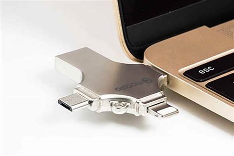 The 4 In 1 Usb Flash Drive With Lightning Usb C And Microusb