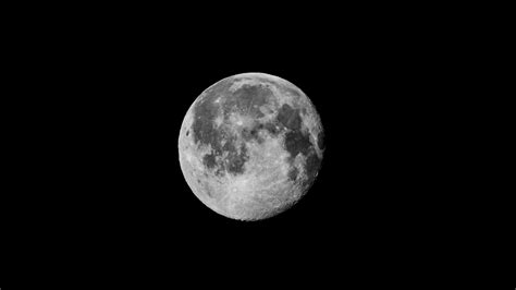 Скачать 3840x2160 луна полнолуние ночь космос темный обои картинки