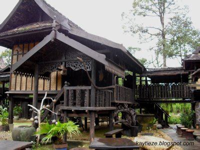 Pusat jagaan orang tua swasta. A traditional Terengganu Malay house. #malaysia ...
