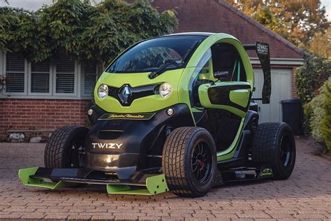 Super Adorable Renault Twizy F1 Racing Prototype Cosplay Is All Bark