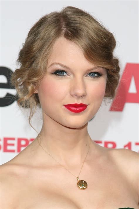 Hot Celebrity And Model Taylor Swift Beautiful American Singer And