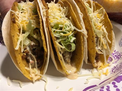 Taco Bell Cheesy Gordita Crunch Recipe Nomplate Hand