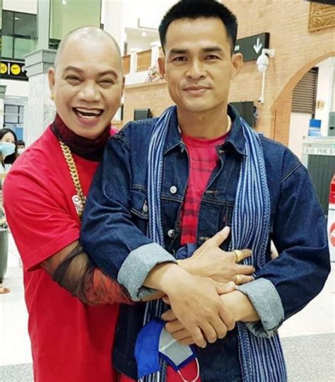 อัจฉริยะ เรืองรัตนพงศ์ แจ้งความเอาผิดป้าแต๋น ปมแจ้งความเท็จกรณีรับบริจาค เตรียมพาพยานแฉที่มาบัญชีส่วนตัวป้าแต๋น ด้านลุงพลส่งทนายขอ. "ลุงพลป้าแต๋น" ฟาด "อุ๊บ วิริยะ" ด้วยยอดบริจาค!