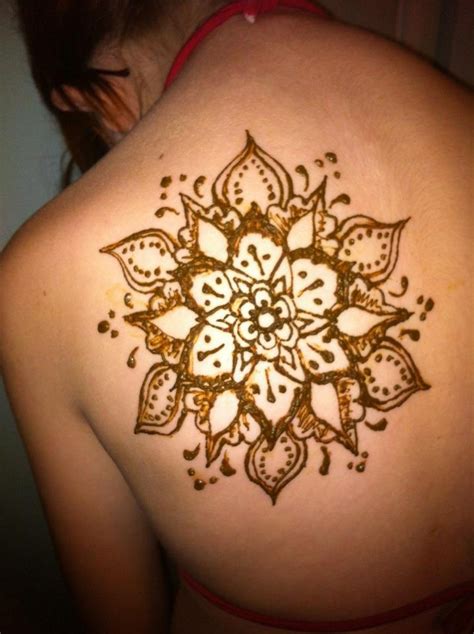 If you are looking to update your look this small. henna shoulder mandala www.otherwisequitegood.com | Henna ...