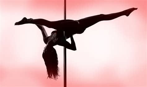 Stripper Becomes Viral Sensation When She Falls Feet Off The Pole