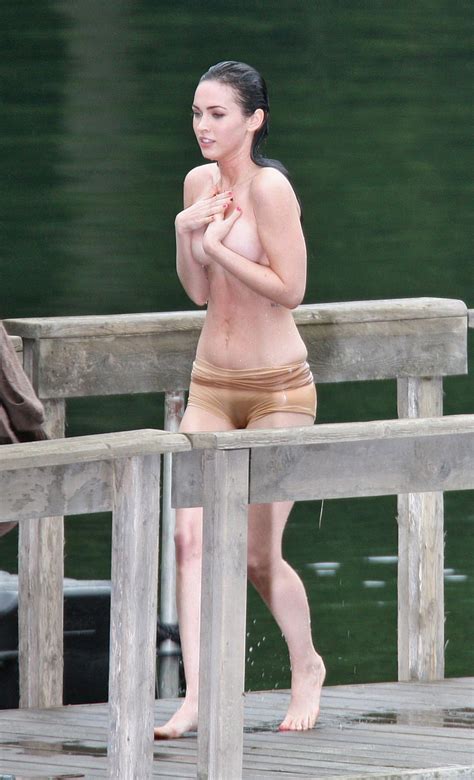 Megan Fox Nuda ~30 Anni In Beach Babes