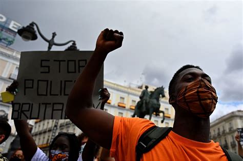 Jóvenes Exigen El Fin De La Brutalidad Policial En Una Manifestación