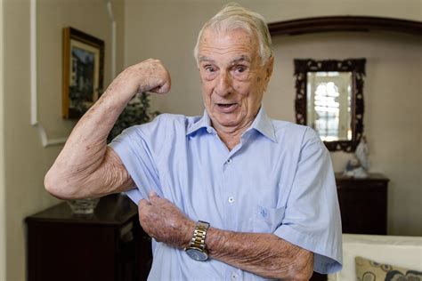 Vacinas podem curar a covid longa? Aos 101 anos de idade, comediante e dublador brasileiro ...