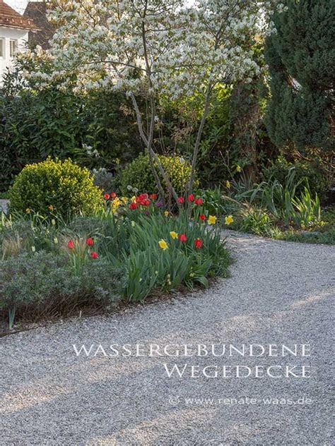 Lediglich neuanpflanzungen und aussaaten bekommen das wertvolle nass, bis sie angewachsen sind. Gartenraum und Gartenweg | Garten ideen, Gartenweg