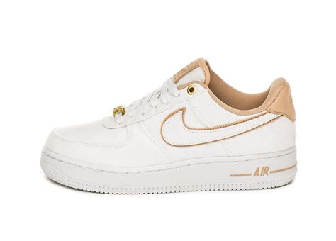 Following its particle beige iteration, nike has unveiled the air force 1 pixel in a new desert sand colorway. Nike Wmns Air Force 1 '07 LX in White / Bio Beige - White ...