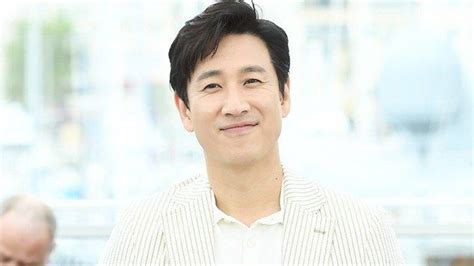 Profil Lee Sun Kyun Inilah Sederet Film Yang Dibintangi Aktor Top Korea Sebelum Meninggal