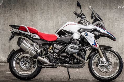 On the new bmw s 1000 rr they ride against strong competition. BMW Motorrad UK toont 4 "Iconic 100" modellen - Kort, snel ...