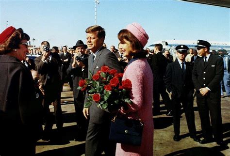 历史上的今天11月22日1963年约翰·肯尼迪逝世。约翰·肯尼迪，美国总统，遭遇弑身亡，此事件震惊世界（生于1917年）