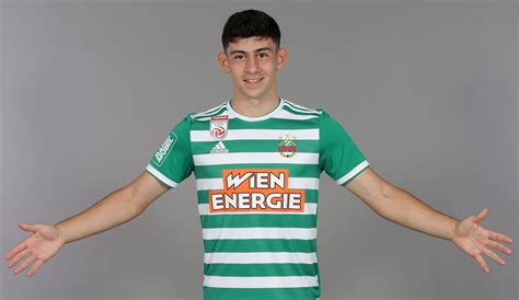 Yusuf demir, 18, from austria fc barcelona b, since 2021 attacking midfield market value: Österreichs Top-Talent Yusuf Demir vom SK Rapid im Porträt ...
