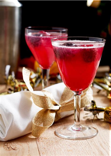 Raspberry Champagne Cocktail Recipe — Eatwell101