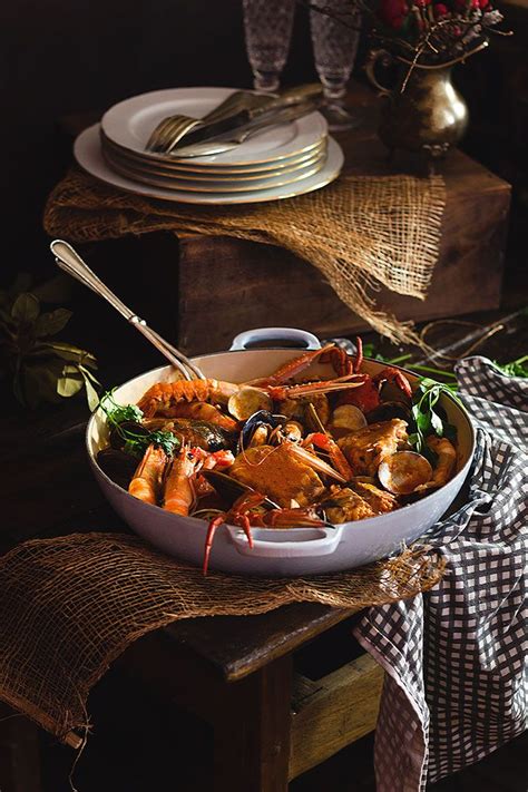 Encuentra el tipo de pescado que buscas para tu menú diario, apuesta por incluirlo al menos tres veces por semana, combinando entre pescados blancos y azules. Caldereta de pescado y marisco | Pescados y mariscos ...