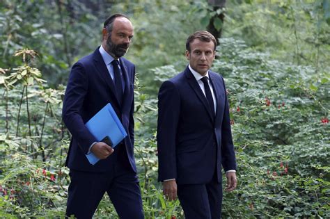 Continuons collectivement à faire preuve de responsabilité, en appliquant les gestes barrières, la distanciation. Démission d'Edouard Philippe : la proposition de Macron à ...