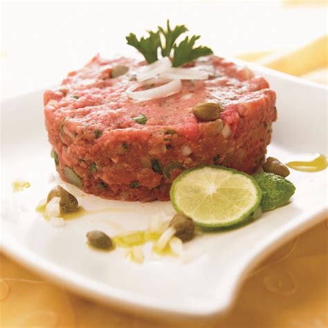 Además, la cocina francesa tiene mucha fama por su refinamiento. Carne tártara con alcaparras | food | Recetas, Carne ...