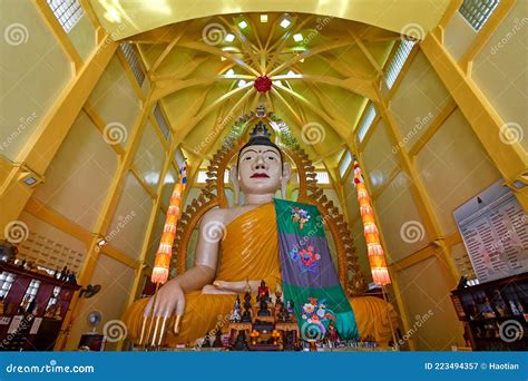 Temple Of 1000 Lights Singapore Stock Image Image Of Seated