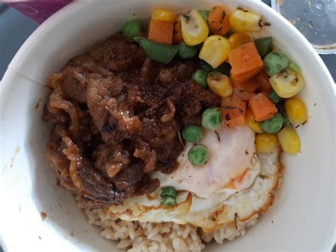Paket nasi box eksklusif ini memiliki menu dengan tampilan mewah sesuai dengan permintaan anda. Halo Bowl: Nasi Box Kekinian di Jakarta | Mas Wahyu Didik