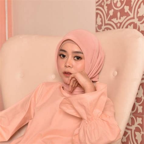 Lestiani better known with the mononym lesti is an indonesian singer and actress and television personality of sundanese origin. Foto Lesti Terbaru Di Instagram - Nurhayana Situmorang