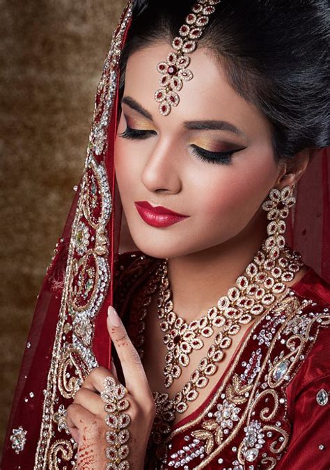 Pin By Pratiksha Singh On Dulhan Diaries Indian Bride Makeup Indian