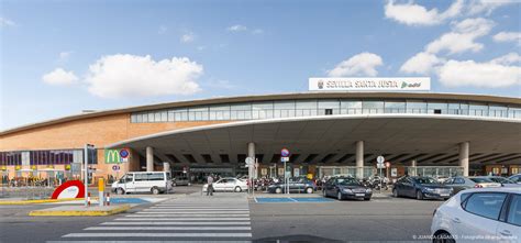 El recorrido más extenso que actualmente transcurre por la estación es el talgo torre del oro, que une las estaciones de sevilla santa justa y barcelona estación de francia por valencia, albacete y córdoba, con enlaces a badajoz, granada, almería y málaga. Estación de trenes "Sevilla-Santa Justa" - Juanca Lagares ...
