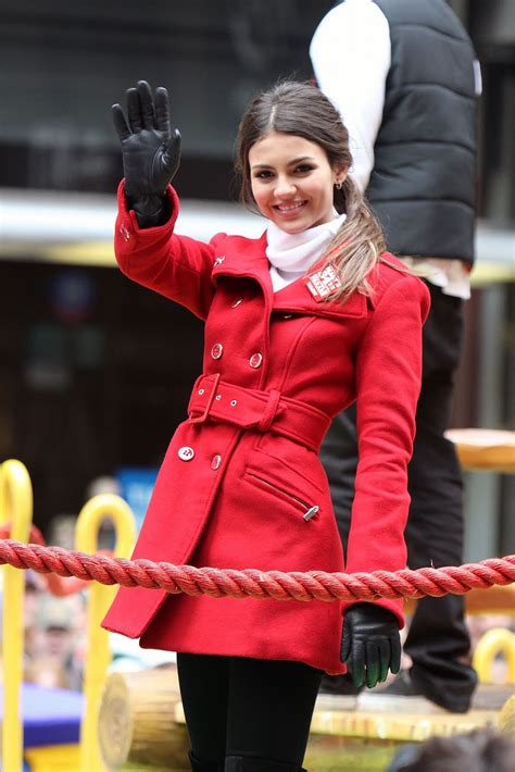 Celebrity Whereabouts Victoria Justice At The Macys Thanksgiving Day